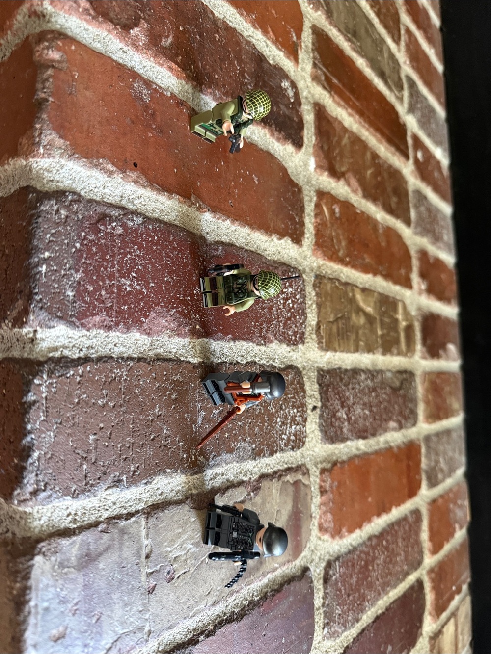 Lego Olive Green and Black Mini Soldier Hook Set ww2 - Picture 2 of 3